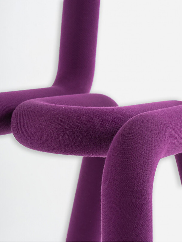 in grassetto viola sedia p urple