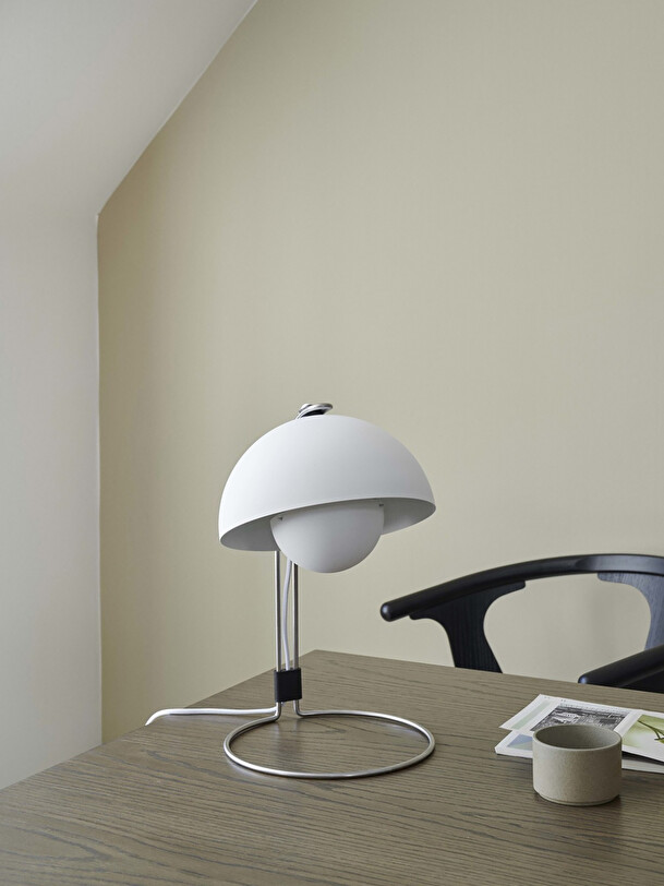 vaso bianco opaco lampada da tavolo vp4 bianco