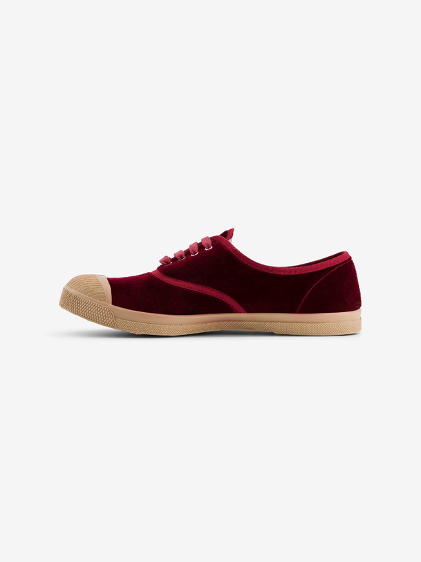 donna con lacci in velluto bordeaux sneakers
